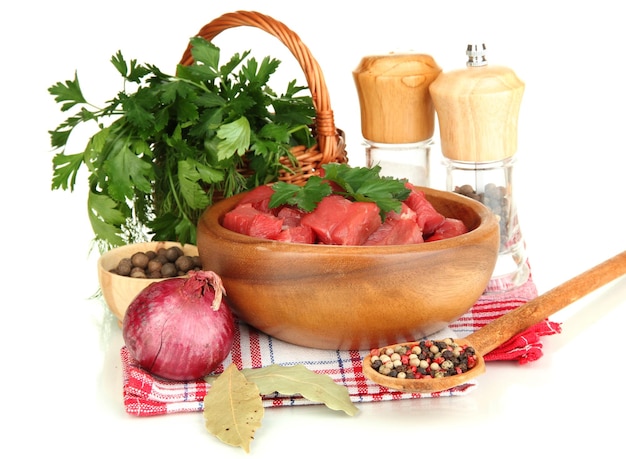 Miska świeżych składników na blacie